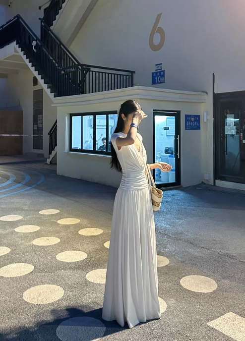 Elegant Lace V-neck Pleated Slim Fit Long Skirt Women Summer Dress Dating Dress   D1851