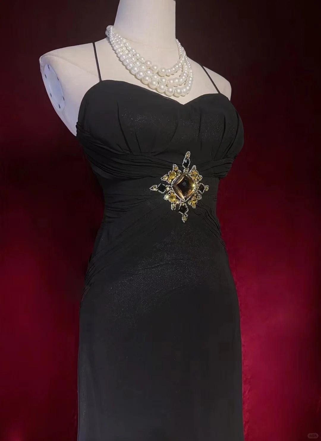 Elegant Black Prom Dress Spaghetti Straps Backless Crystal Gala Dress Evening Dress Dancing Dress     D2249
