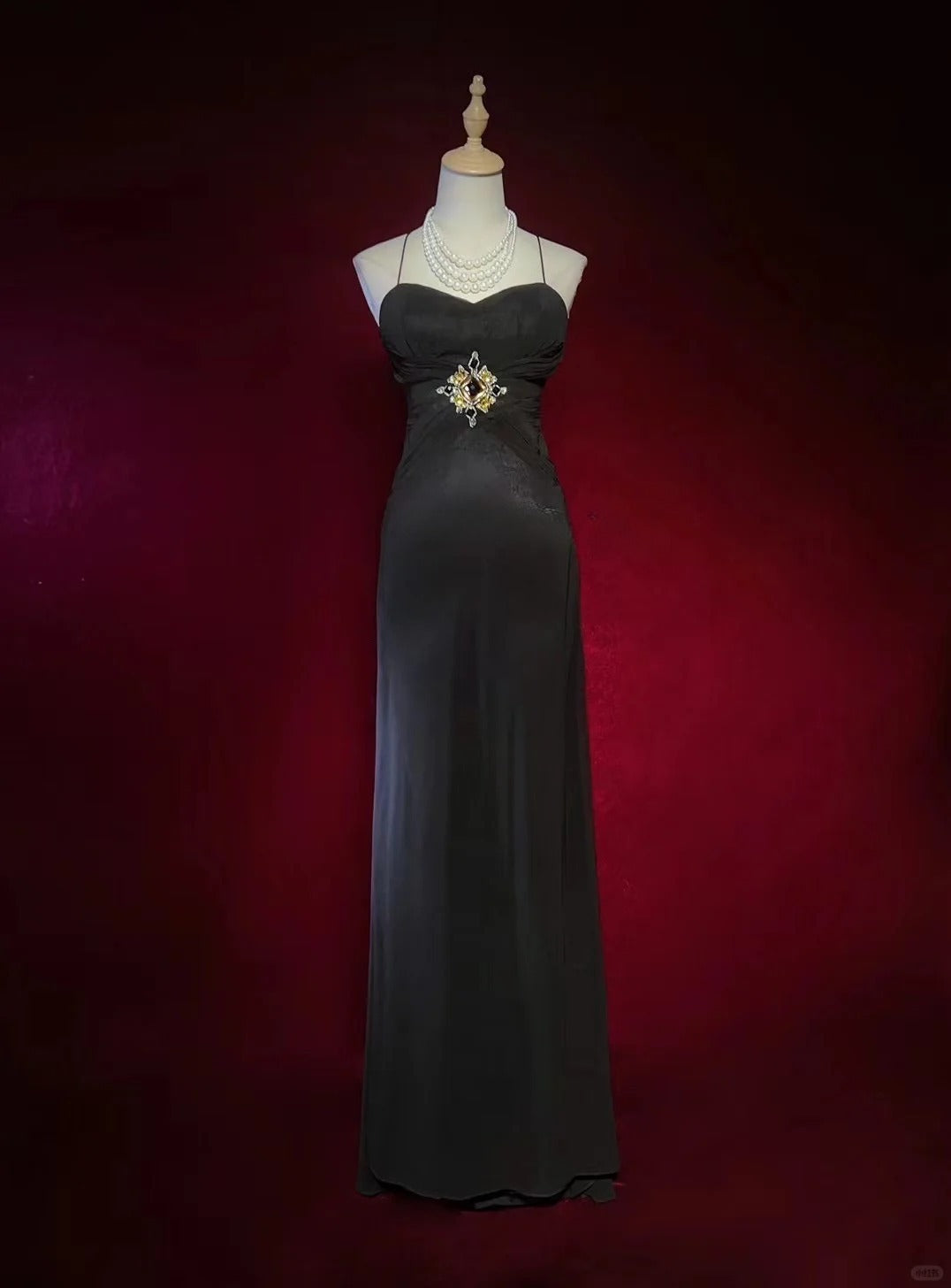 Elegant Black Prom Dress Spaghetti Straps Backless Crystal Gala Dress Evening Dress Dancing Dress     D2249