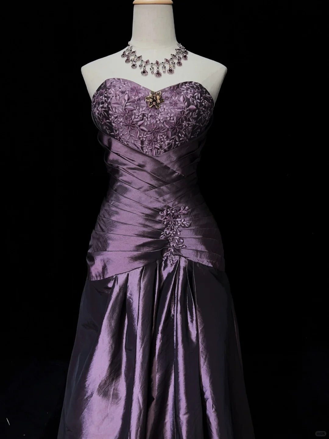 Charming Prom Dress Sweetheart Embroidered Pleated Prom Gown Evening Dress Gala Dress Business Dinner Dress  D2447