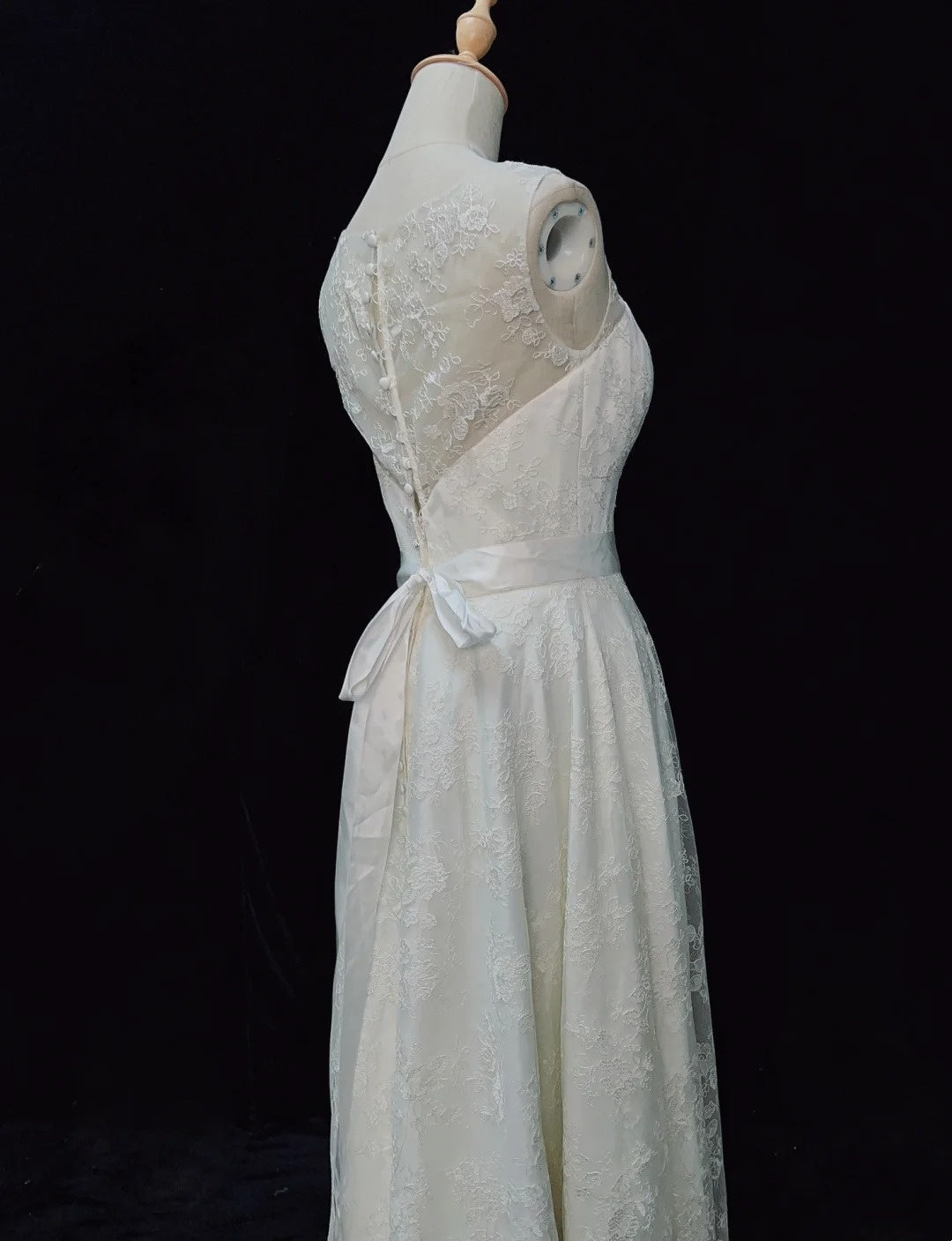 Elegant A Line Crew Neck Embroidered Wedding Dress   D2896