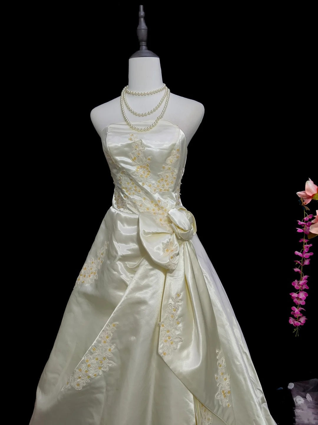 Elegant A Line Strapless Wedding Dress D3067