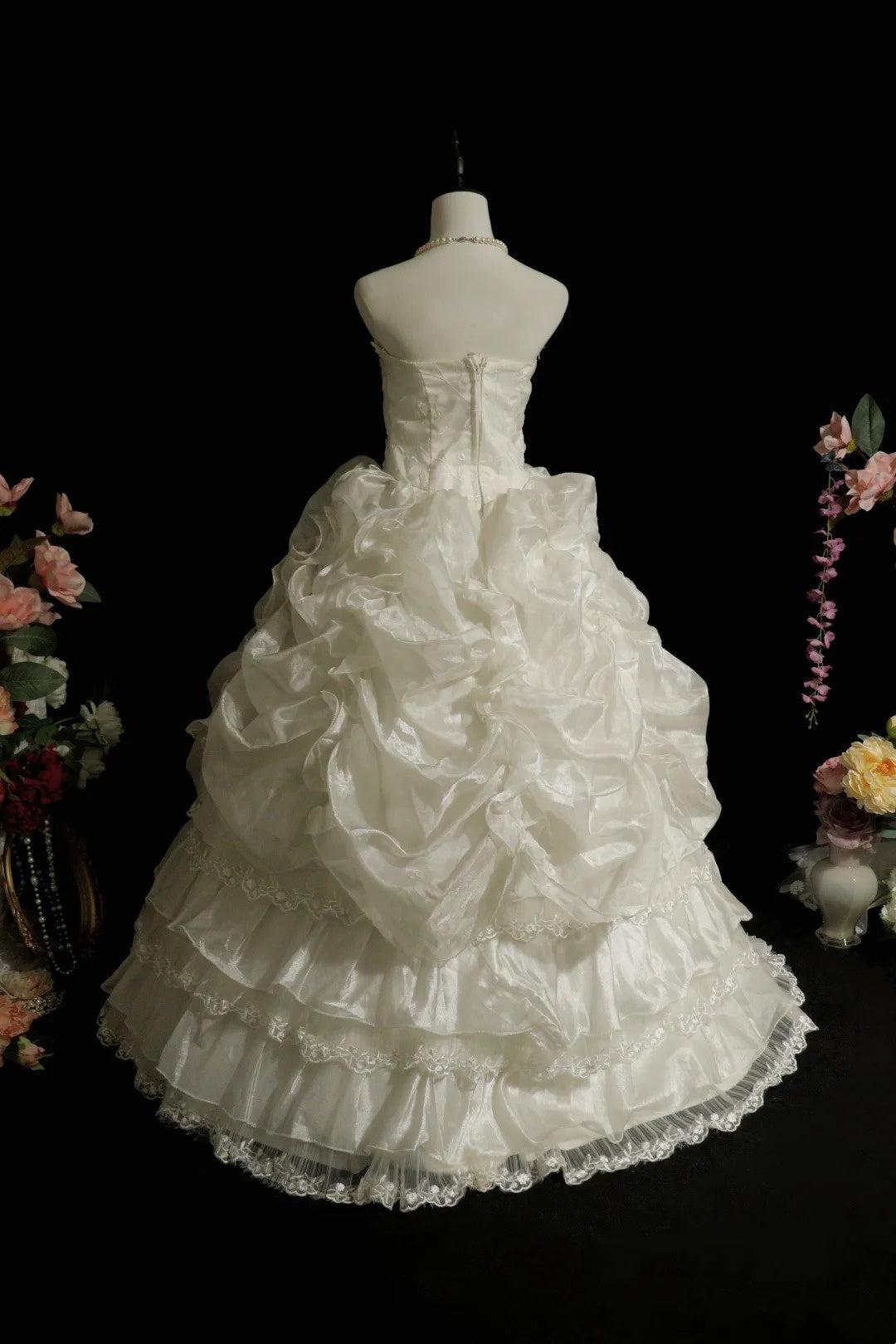 Elegant Strapless Ruffle Tiered Wedding Dress   D3107