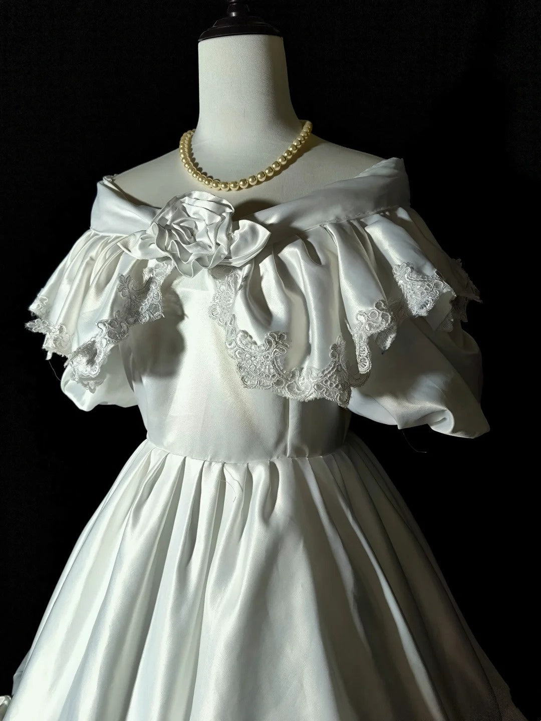 Retro Wedding Dress Off Shoulder Pleated Wedding Dress  D3434