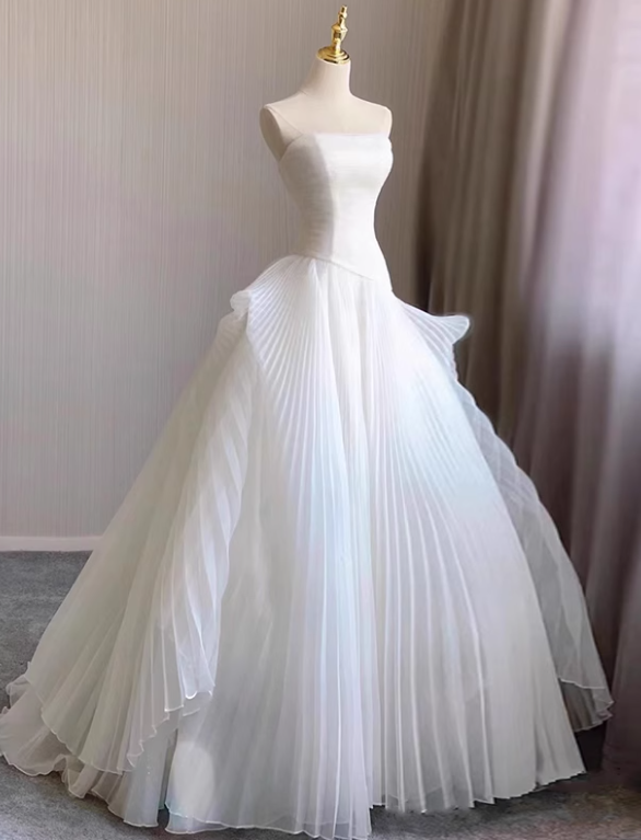Pretty Wedding Dress Strapless Pleated Tulle Wedding Dress   D3486