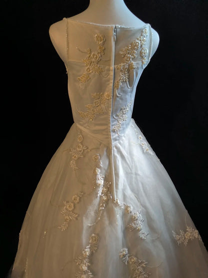 Retro Wedding Dress Crew Neck Tulle Wedding Dress    D3528