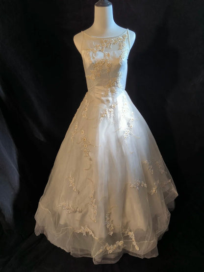 Retro Wedding Dress Crew Neck Tulle Wedding Dress    D3528