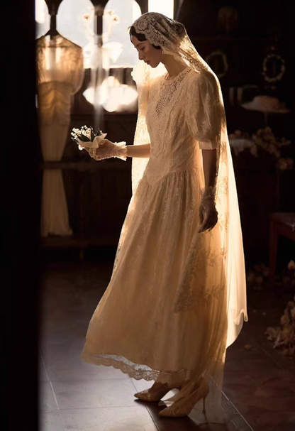 Retro Wedding Dress Crew Neck Pleated Wedding Dress   D3593
