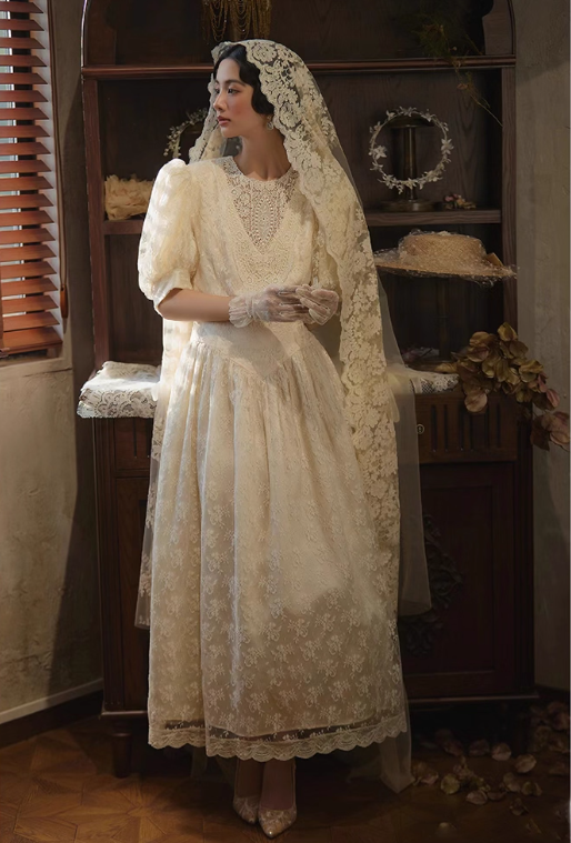 Retro Wedding Dress Crew Neck Pleated Wedding Dress   D3593