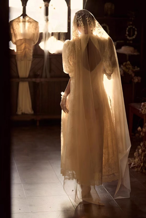 Retro Wedding Dress Crew Neck Pleated Wedding Dress   D3593
