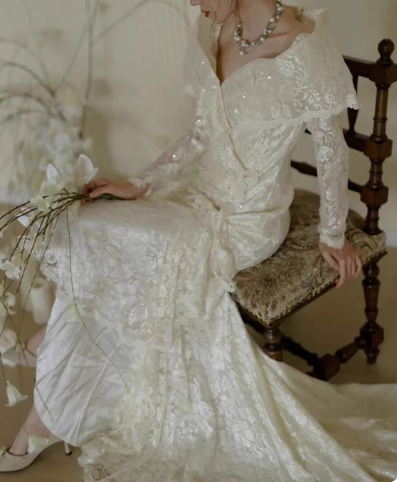 Retro Wedding Dress V-neck Pleated Lace Wedding Dress  D3596
