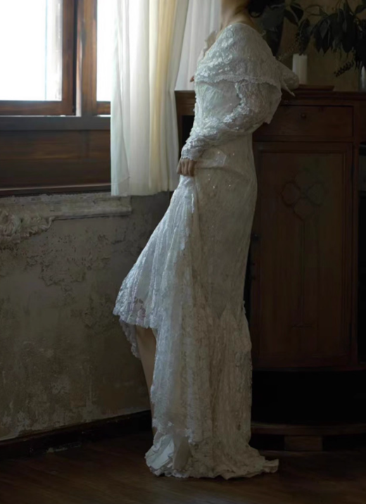 Retro Wedding Dress V-neck Pleated Lace Wedding Dress  D3596