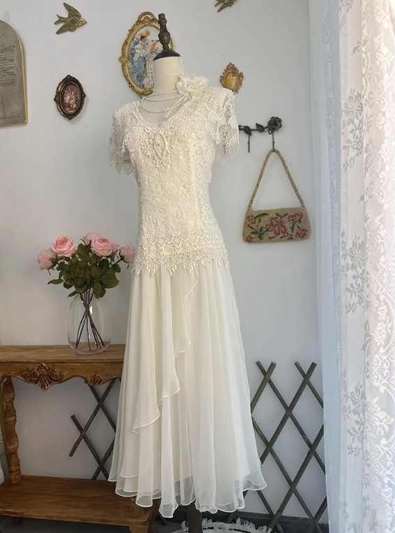 Vintage Wedding Dress V-neck Lace Pleated Tulle Wedding Dress  D3605