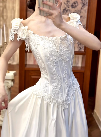 Retro Wedding Dress Crew Neck Short Sleeves Wedding Dress  D3867