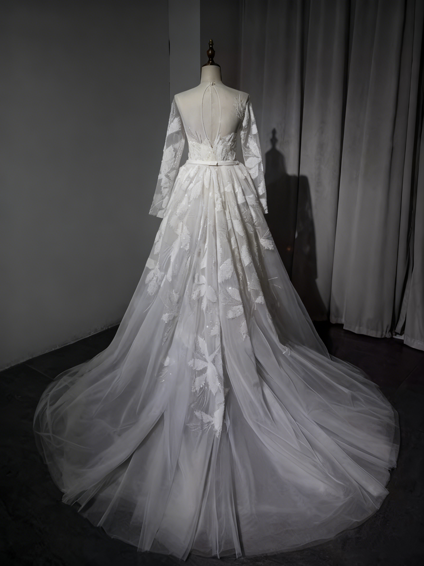 New Arrival Wedding Dress Long Sleeve Backless Tulle Pleated Wedding Dress  D3894