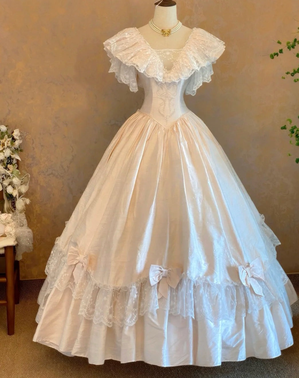 Retro Wedding Dress V-neck Pleated Lace Wedding  Dress  D3963