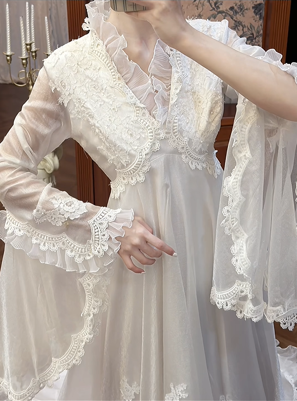 Retro Wedding Dress V-neck Pleated Tulle Wedding Dress  D3977