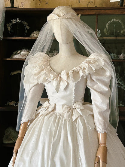 Retro Wedding Dress Crew Neck Pleated Wedding Dress   D4005