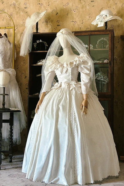 Retro Wedding Dress Crew Neck Pleated Wedding Dress   D4005