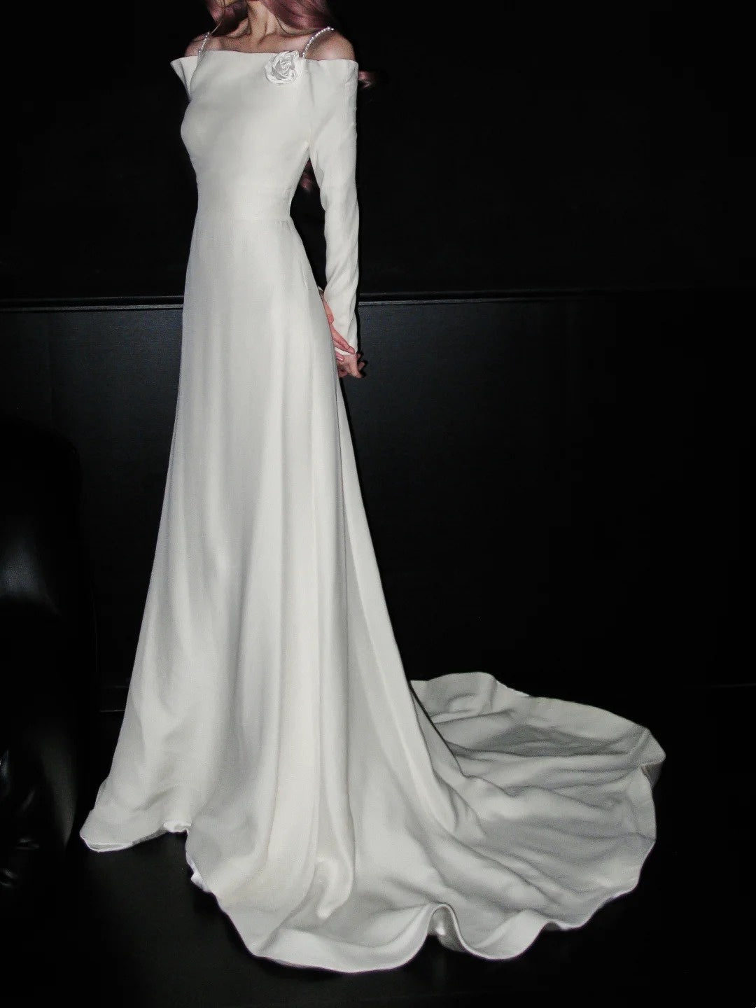 Pretty Wedding Dress Off Shoulder Long Sleeves Backless Wedding Dress     D4074