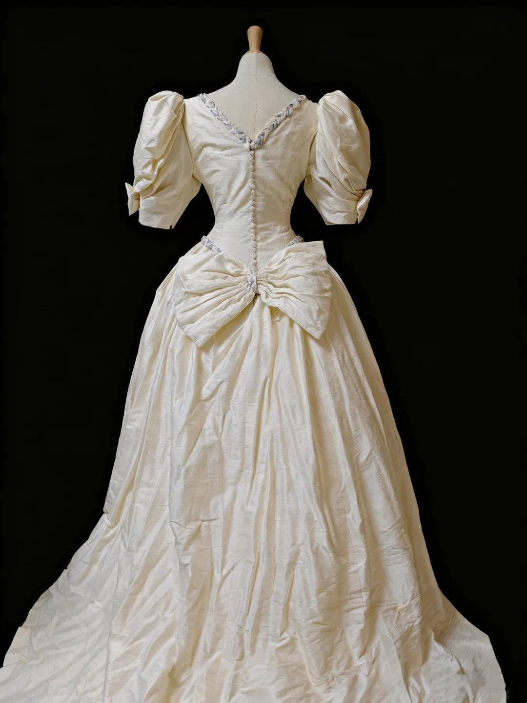 Retro Wedding Dress V-neck Wedding Dress  D4191