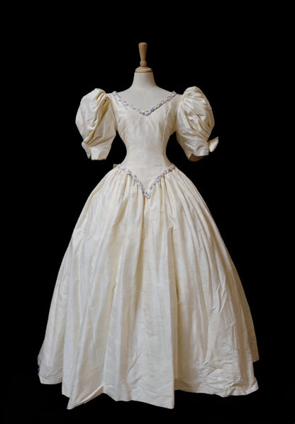 Retro Wedding Dress V-neck Wedding Dress  D4191