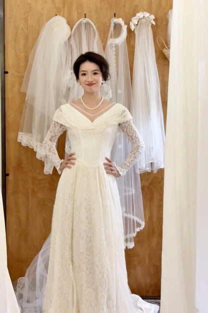 Retro Wedding Dress V-neck Lace Long Sleeves Pleated Wedding Dress   D4217