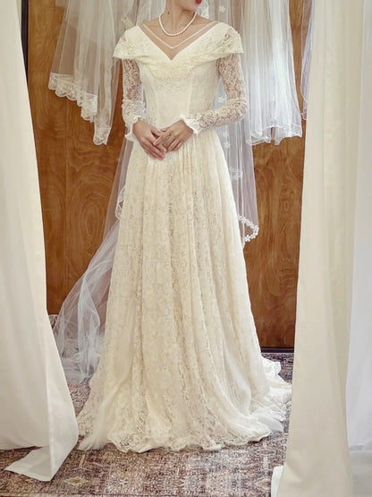 Retro Wedding Dress V-neck Lace Long Sleeves Pleated Wedding Dress   D4217