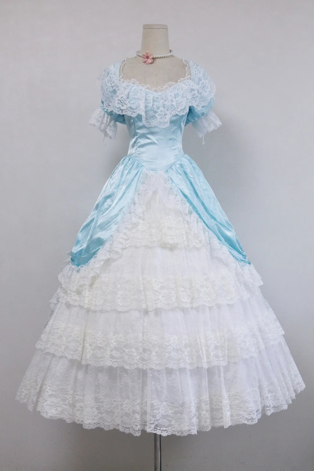 Stunning Prom Dress V-neck Lace Pleated Ball Gown Evening Dress Birthday Party Dress Quinceanera Dress       D4252