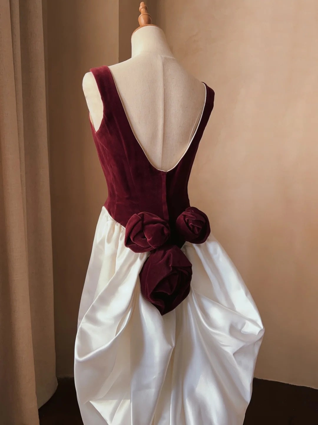 Retro Wedding Dress Crew Neck Backless Wedding Dress  D4345