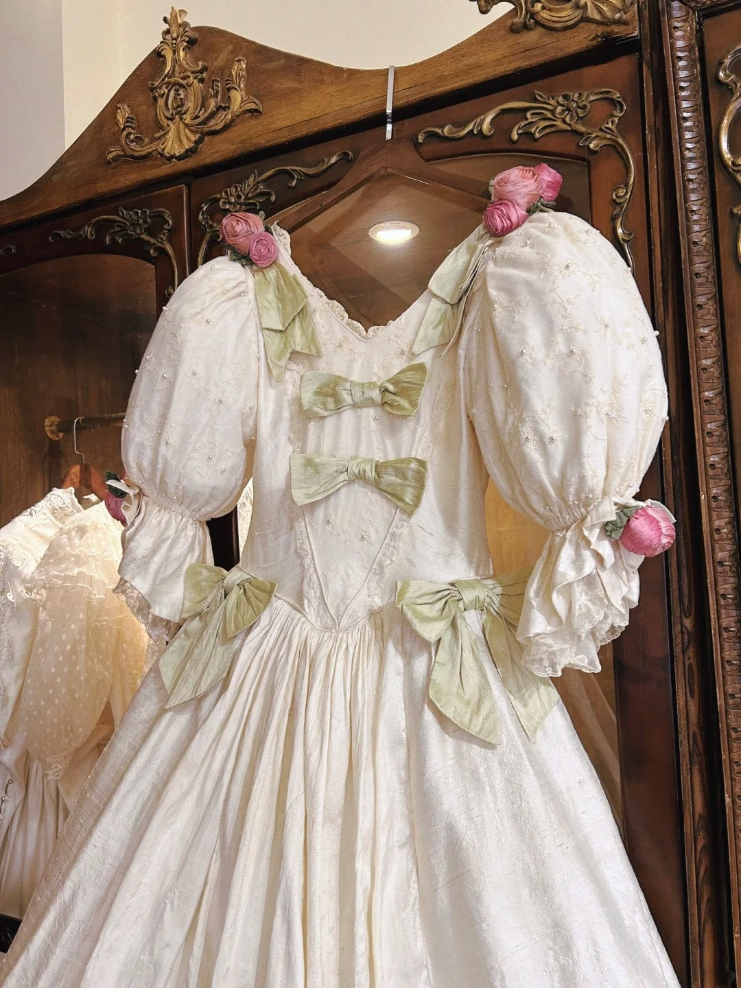 Vintage Wedding Dress V-neck Short Sleeves Pleated Wedding Dress  D4346