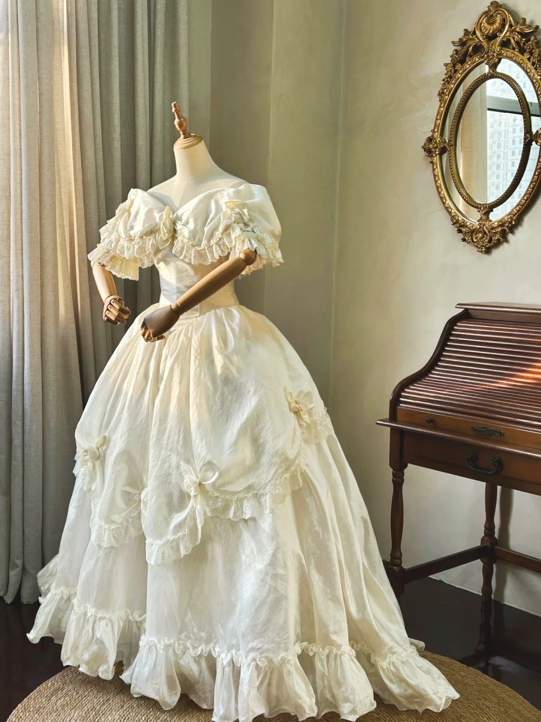 Retro Wedding Dress V-neck Pleated Wedding Dress  D4353