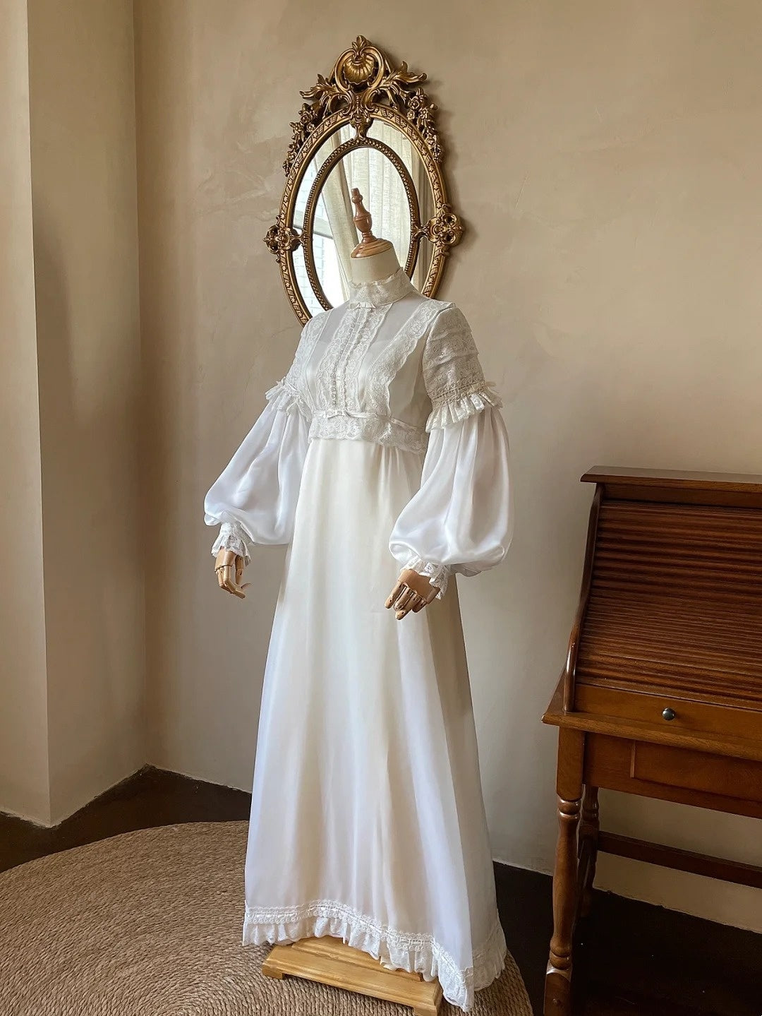 Retro Wedding Dress A Line High Collar Long Sleeves Wedding Dress  D4362