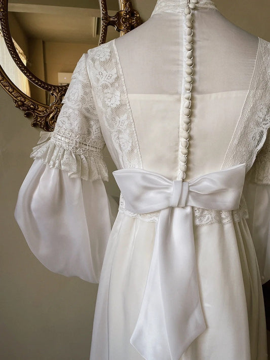 Retro Wedding Dress A Line High Collar Long Sleeves Wedding Dress  D4362
