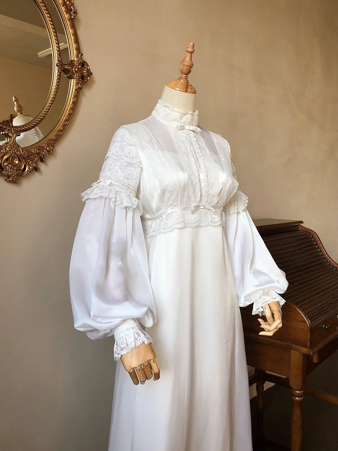 Retro Wedding Dress A Line High Collar Long Sleeves Wedding Dress  D4362