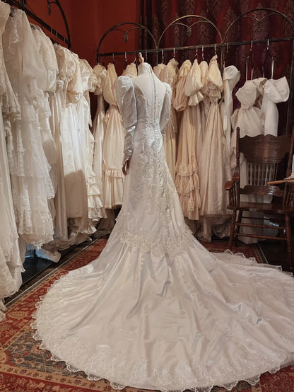 Retro Wedding Dress High Collar Long Sleeves Wedding Dresses   D4365