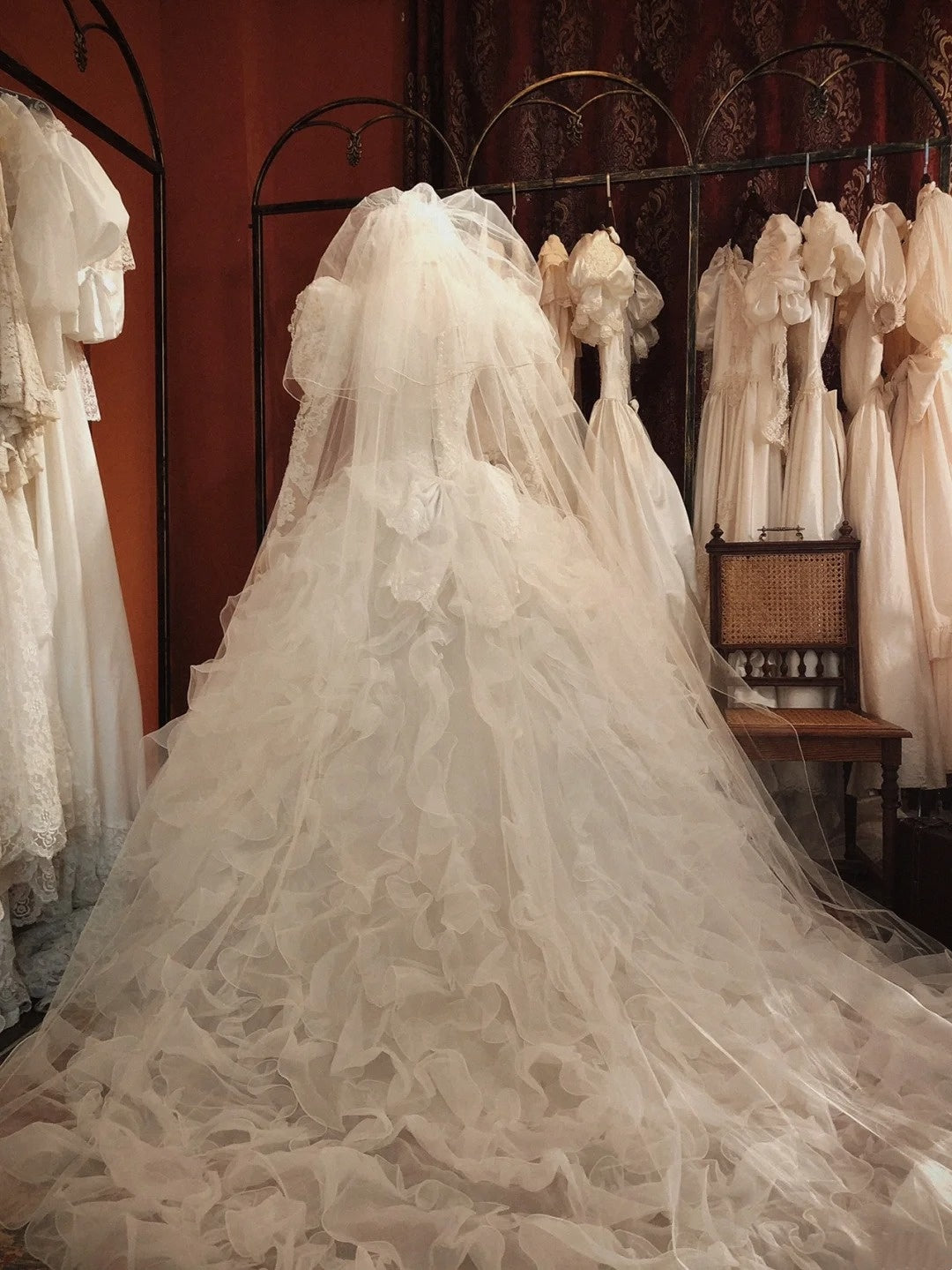 Vintage Wedding Dress Crew Neck Long Sleeves Ruffle Wedding Dresses   D4366