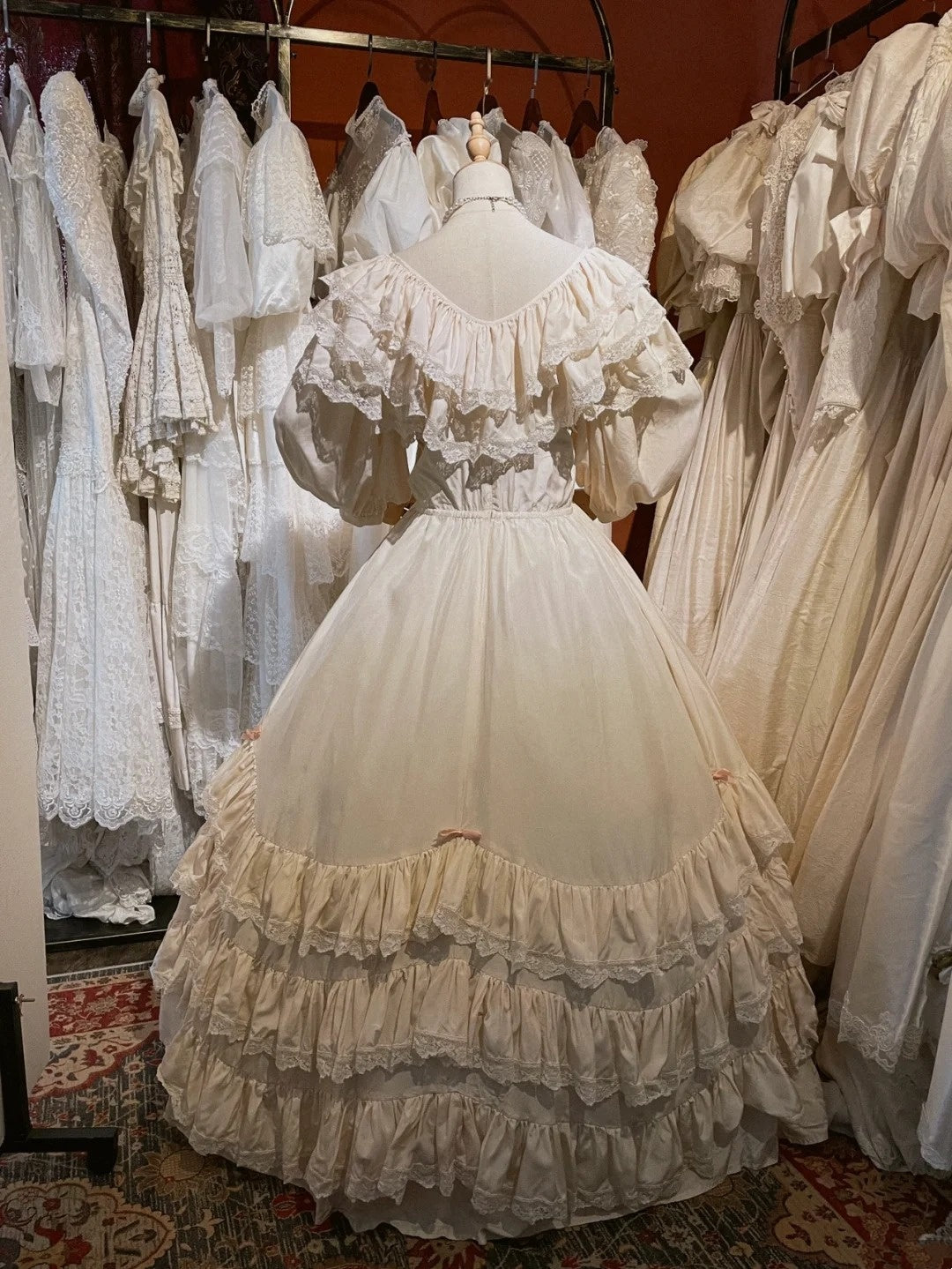 Retro Wedding Dress V-neck Pleated Tiered Wedding Dress  D4374