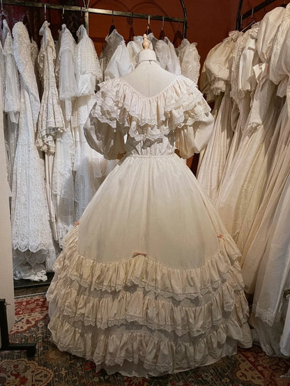 Retro Wedding Dress V-neck Pleated Tiered Wedding Dress  D4374