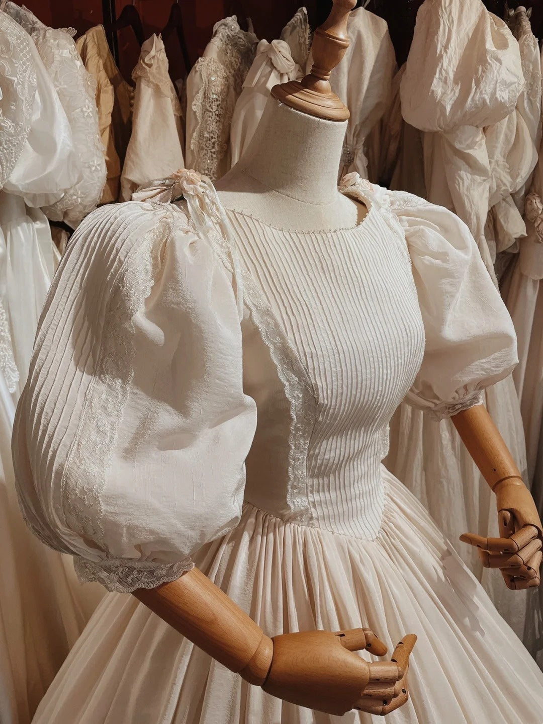 Retro Wedding Dress Crew Neck Pleated Wedding Dress  D4376