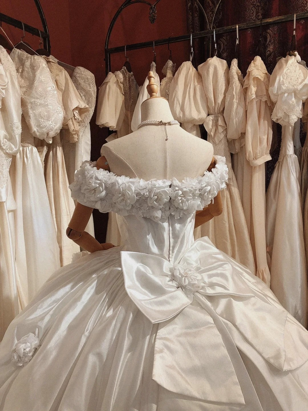 Elegant Wedding Dress Off Shoulder Floral Pleated Wedding Dress  D4390