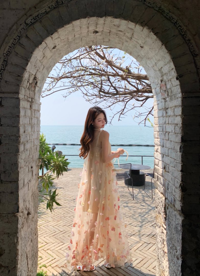 Beautiful small skirt loose A-line long skirt holiday style flower suspender dress R0693