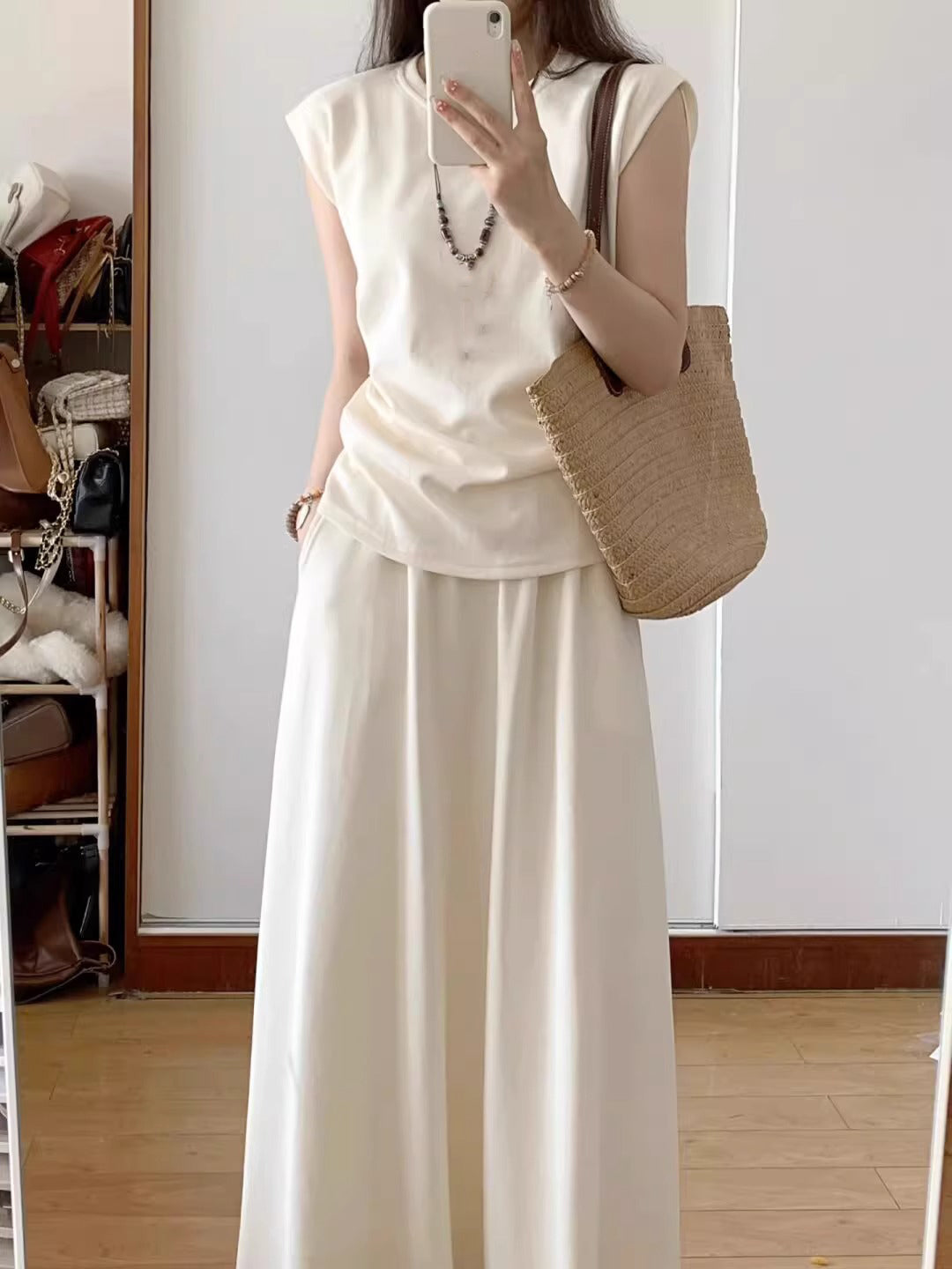 A complete set of fashionable sleeveless tops, long skirts, casual suits and skirts R0498