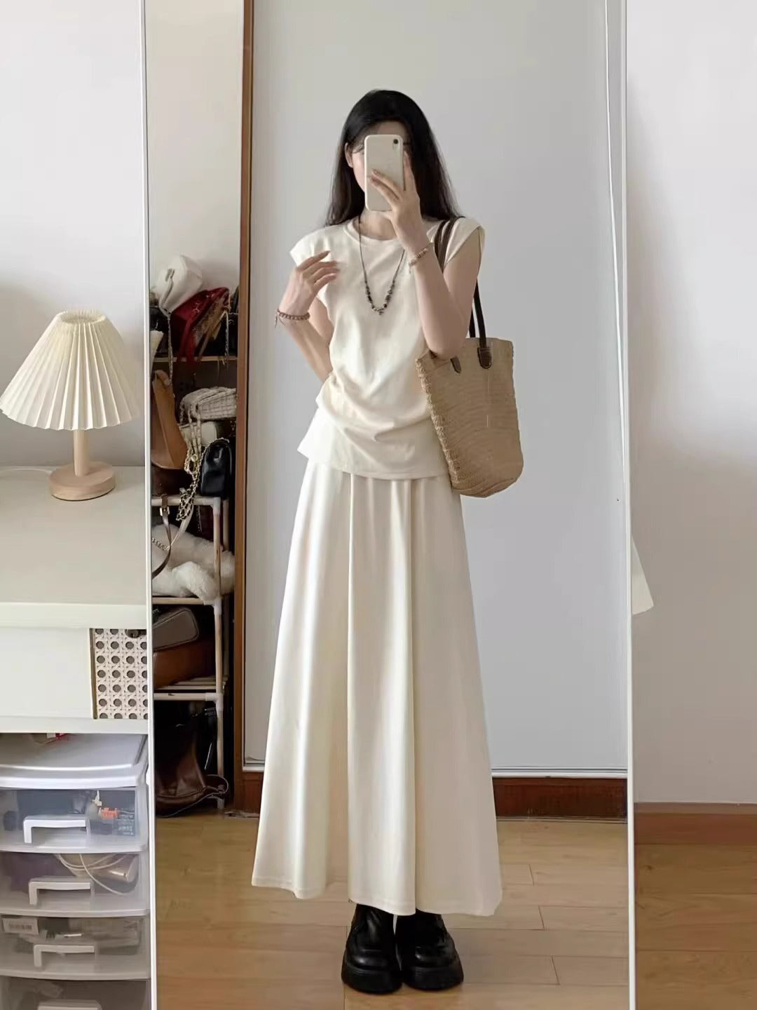 A complete set of fashionable sleeveless tops, long skirts, casual suits and skirts R0498