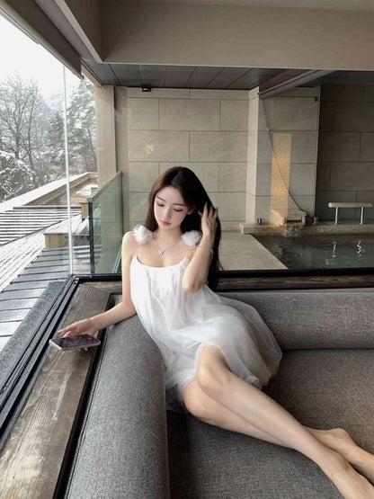 Gentle temperament white suspender dress 2025 new beautiful loose bud short skirt R0777