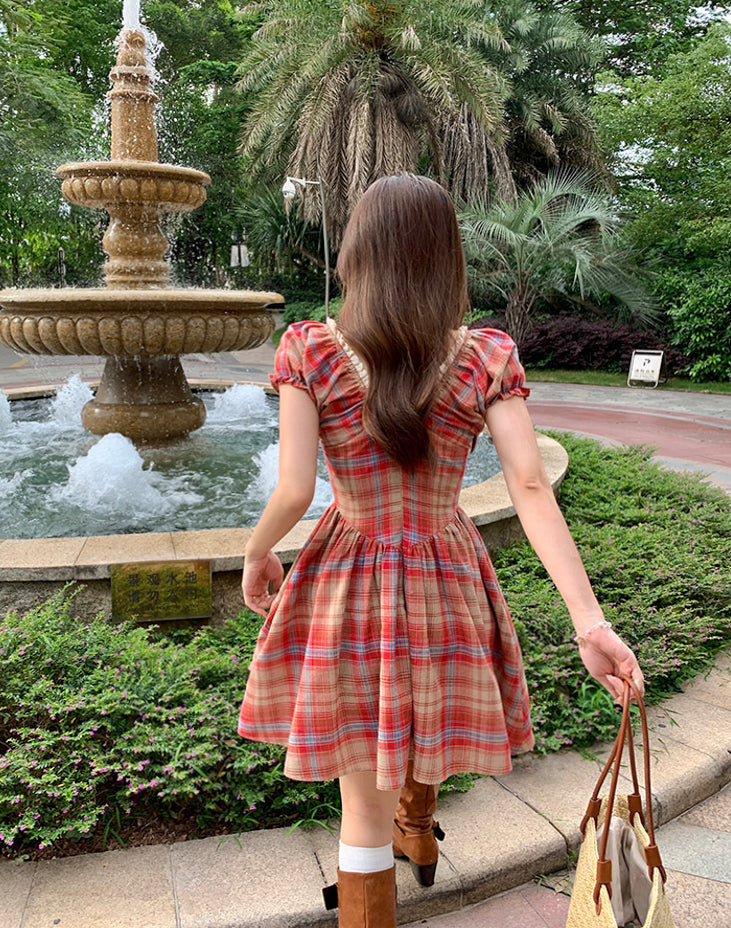Tea break French retro slim temperament red plaid dress new V-neck puff sleeve princess dress R0171