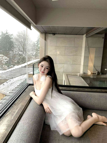 Gentle temperament white suspender dress 2025 new beautiful loose bud short skirt R0777