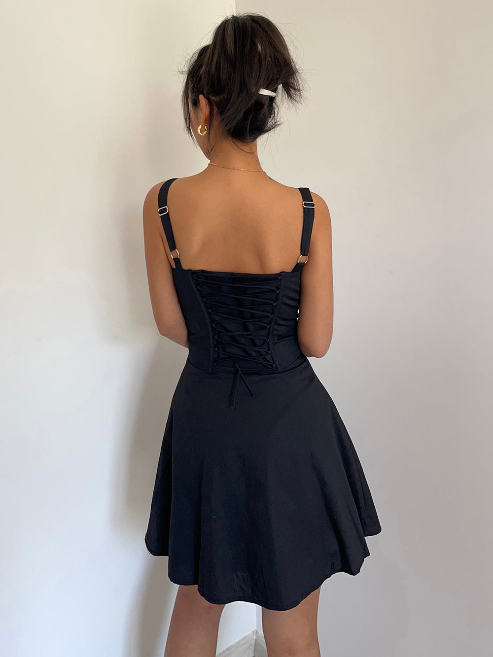 Sexy lace-up tube top suspender dress with design and slim waist and fishbone strappy short skirt R3049