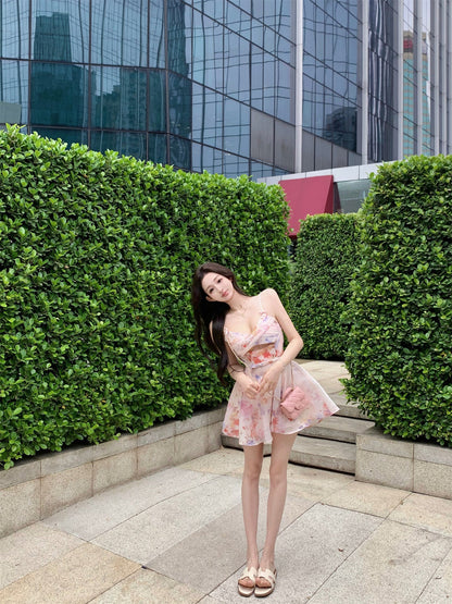 V-neck floral dress with hollow suspenders, beautiful small skirt R0586