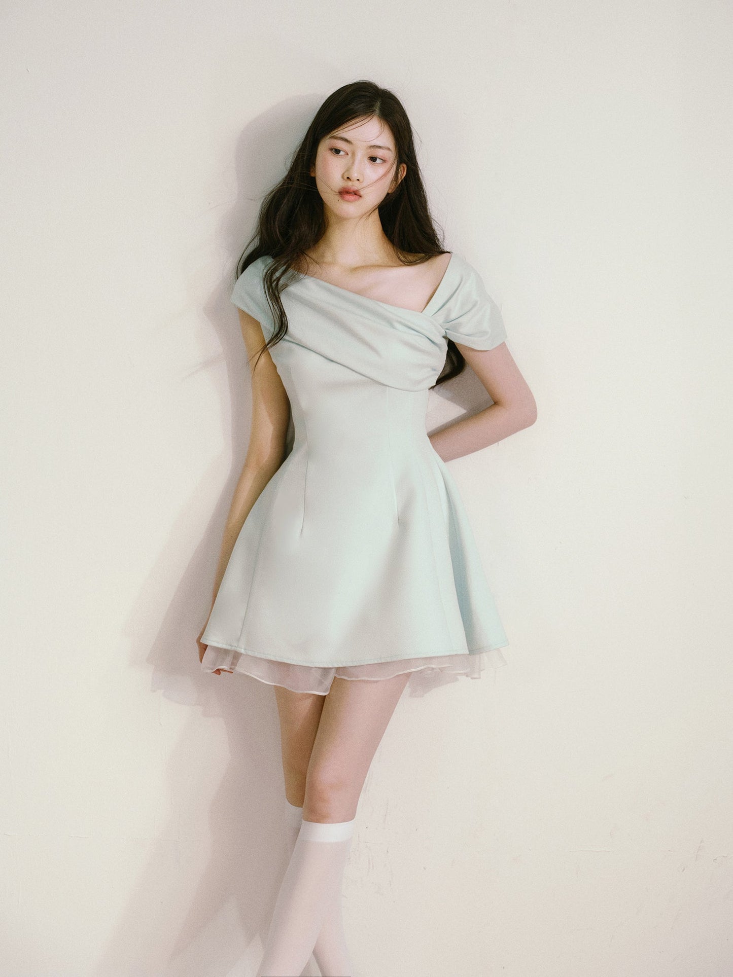 Mint green one-shoulder dress Qianjinfeng niche design unique beautiful waist skirt R5128